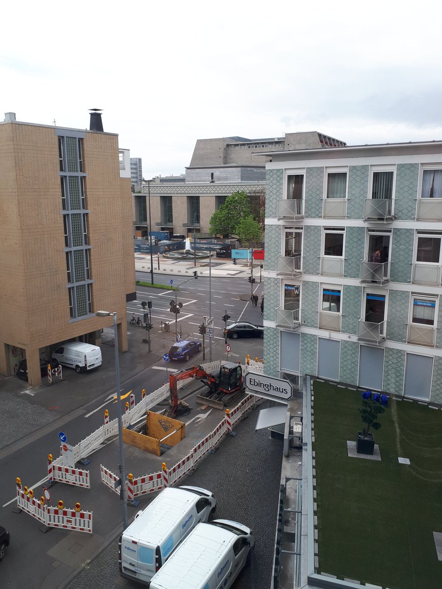 Der Blick aus den Fenstern der 2.  Ausstellungsetage: der <a href="/koelner_dom/">Kölner Dom</a>, der <a href="/WDR_live/">WDR_live</a> und die @operkoeln
#cityMW