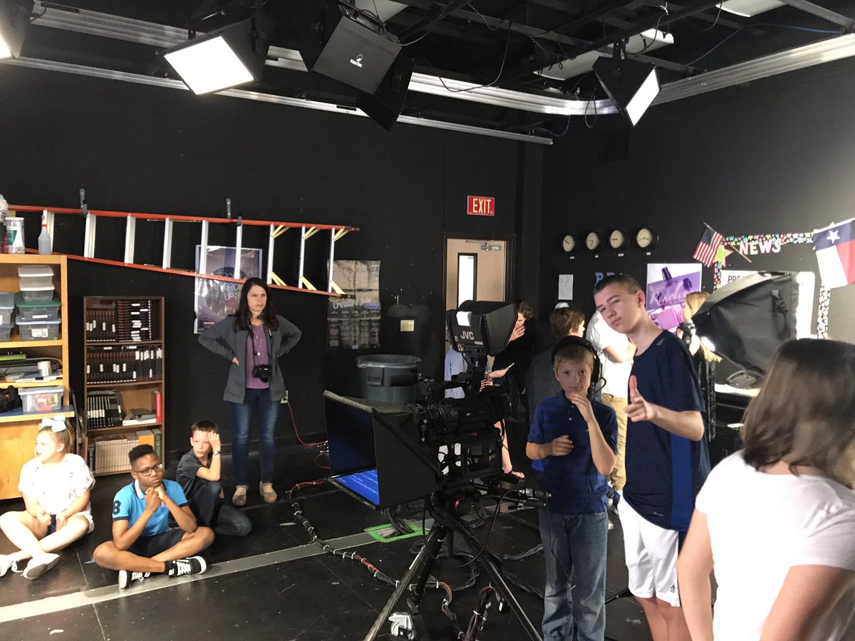 JCKTTV's tweet photo. Stevenson Cubs are here in the studio today as anchors on Jacket TV! 🐝#jfnd cubs! https://t.co/cAjFk5M6FO