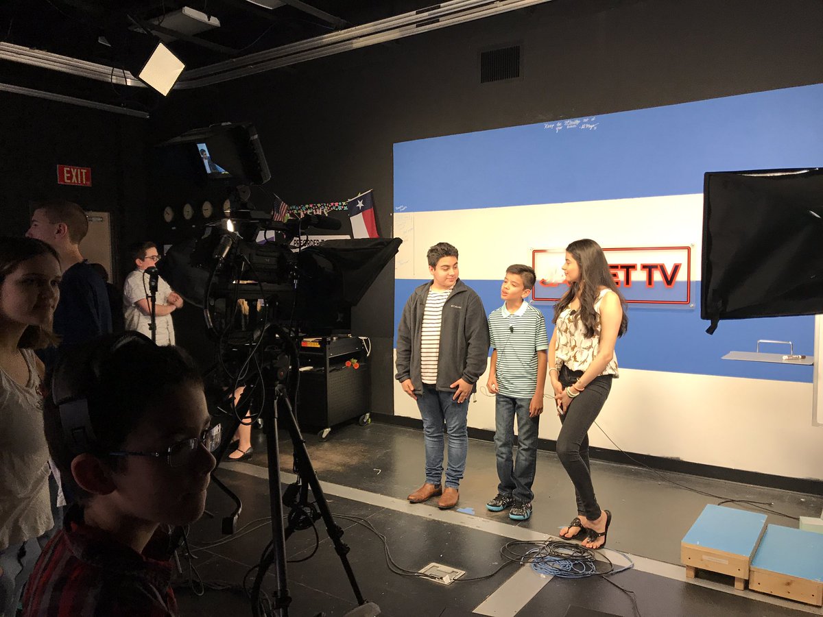 JCKTTV's tweet photo. Stevenson Cubs are here in the studio today as anchors on Jacket TV! 🐝#jfnd cubs! https://t.co/cAjFk5M6FO