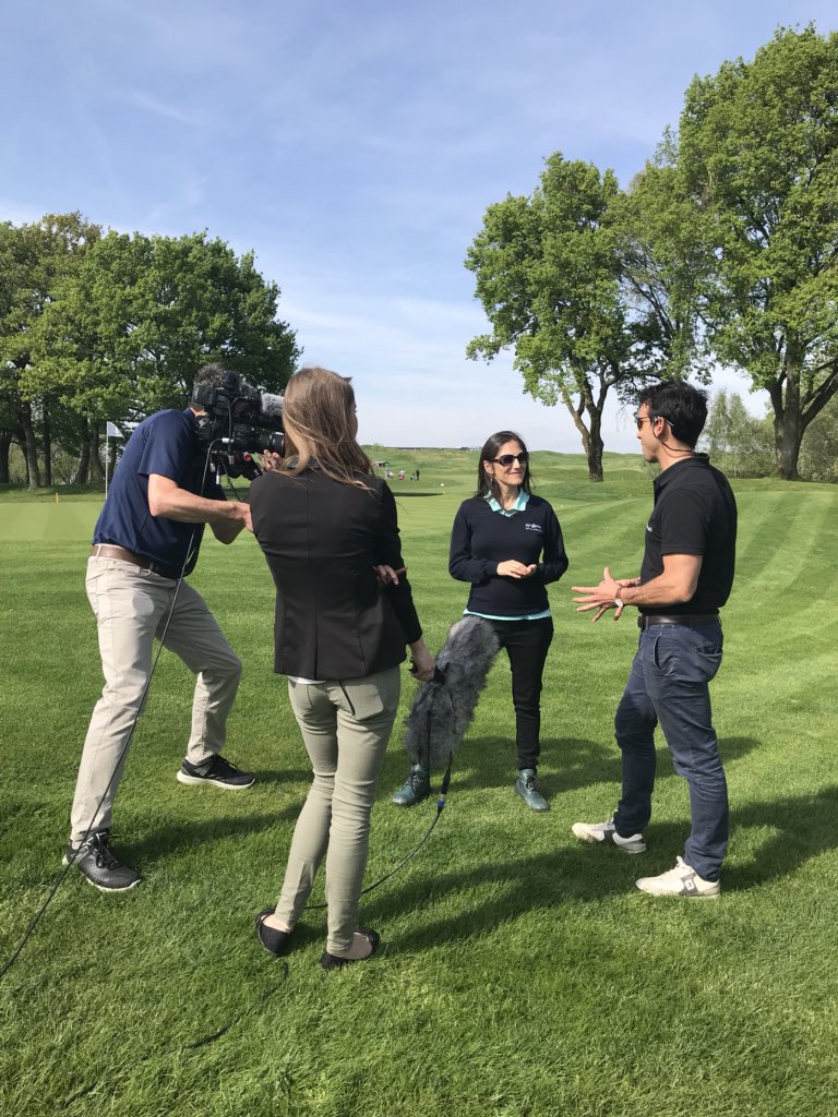 Julie_sumac's tweet photo. Moteur... Action !!! Magnifique temps pour notre première journée de tournage au Golf National ! @legolfnational @Reyes_golf #RyderCupTurfTeam https://t.co/ooxditMaTz