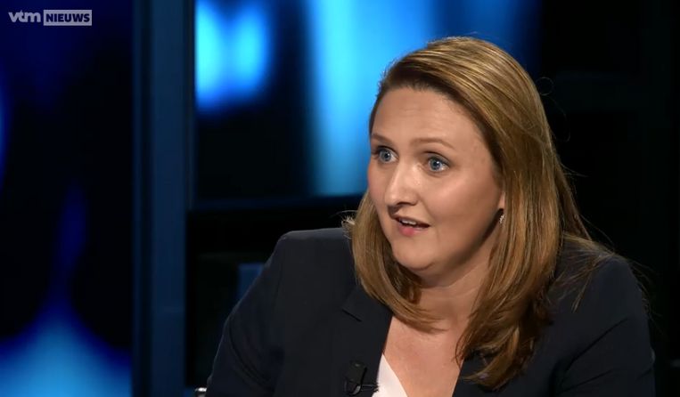 HLN_BE's tweet photo. Gwendolyn Rutten wil 50% vrouwen in de regering, N-VA is geen fan https://t.co/Jdmv5YZHwJ https://t.co/ghueycf1OU
