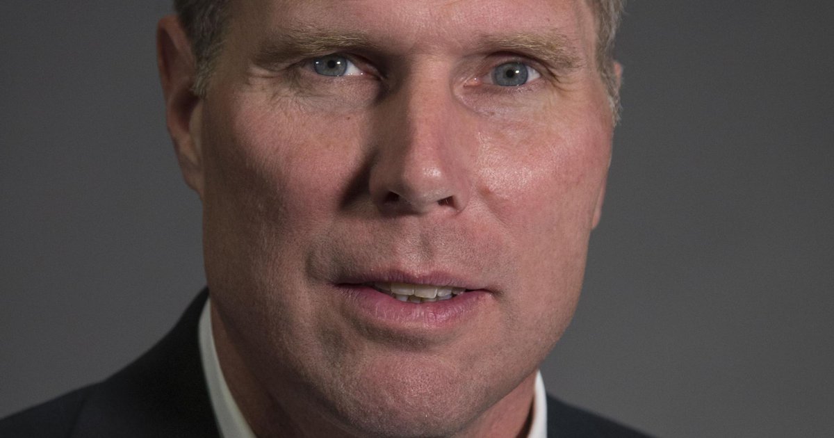 CrainsPhoenix's tweet photo. Greg Burton named editor of The Arizona Republic, https://t.co/LF0roM4mqt. Via Arizona Republic https://t.co/kc1haGev8y https://t.co/KkQvCa8EkP