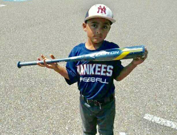 BaseballMomStf's tweet image. This is the cute lil’ guy whose mom won the bat giveaway. It’s a little big now, but next year he’ll be hitting bombs with it.  ⚾️ #baseballkids