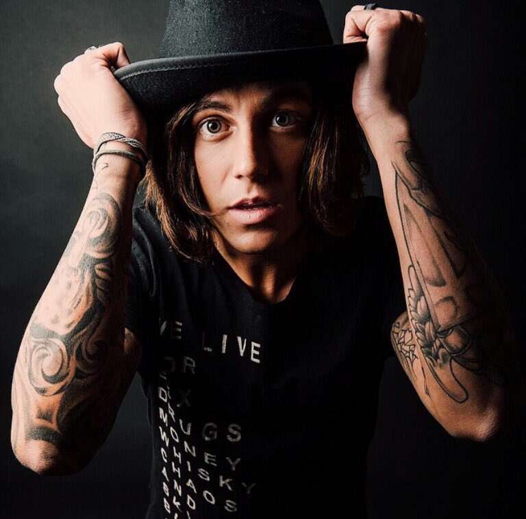 Happy 32nd Birthday to Kellin Quinn of Sleeping With Sirens. 