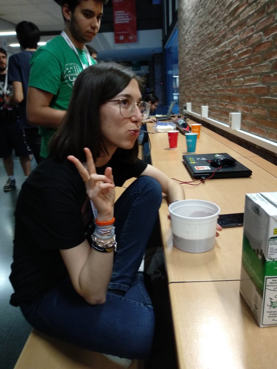 ramenbuUAB's tweet photo. Aquí ponemos unas fotos que sacamos a los voluntarios del club que fueron a la #TechPartyUAB . https://t.co/bpPvhjfG0k