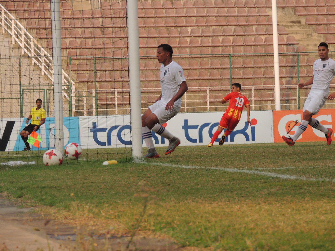 Dvo_anzoategui's tweet photo. #1raDivisión | Diego "Chino" Silva marcó su primer gol en el #TorneoApertura2018 el sábado pasado ante @EstudiantesCSC. 

Llegó a dos dianas de por vida con la camiseta aurirroja. 👏🏽

🗣️: "Tenía rato sin marcar, pero gracias a Dios se me dio la oportunidad y convertí". https://t.co/4uCZAfeuEI