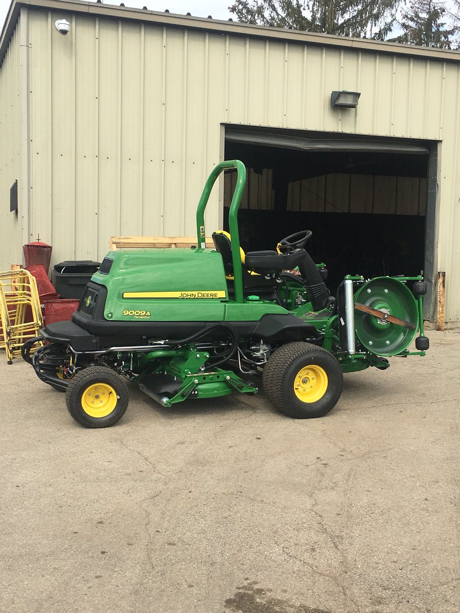 Thank you Fox Run Golf Links for purchasing the John Deere 9009A! Your going to love it! @jd_turf @JWTurf @johndeeregolf