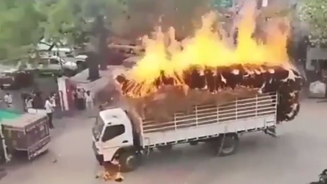 killsometime's tweet photo. 3rd World Country Fire Truck https://t.co/n9Uv1h9vU1 https://t.co/i2ZsrGQ9JR