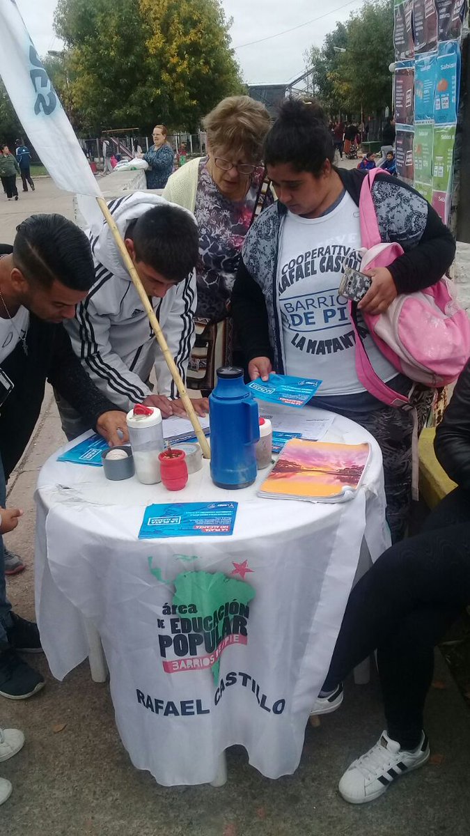 LDSMatanza's tweet photo. Muchos vecinos y vecinas se acercaron a #RafaelCastillo a traer sus boletas para frenar los tarifazos https://t.co/vdXS6I7Xh2