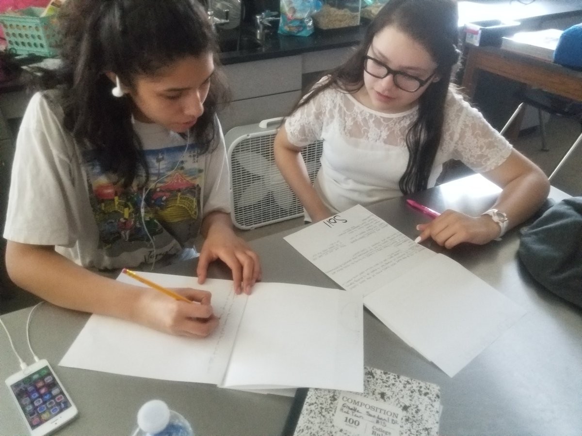 Hoyle8cience's tweet photo. My 8th grade science students collecting information about natural resources to teach their groups about. They can format their notes however they want. #Notechoices, #8thgradescience, #Groupwork @Hoyle8cience https://t.co/OVA0pwRhIR