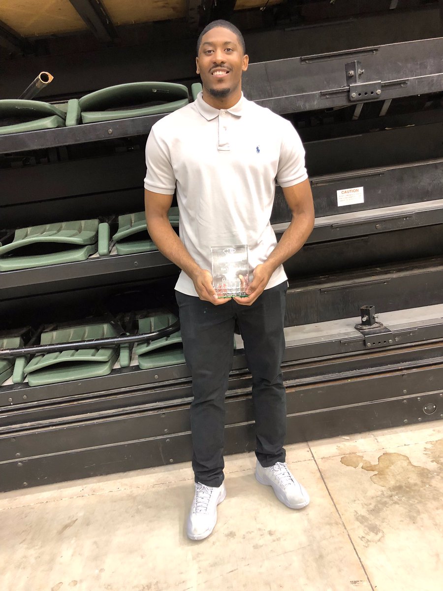 ChiStateMBB's tweet photo. And the Men’s Basketball MVP Award goes to... Glen Burns who did it all for the team last year!! We appreciate everything you did for the program for the last two years playing your heart out each and every night,We are excited to see the heights your basketball career takes you. https://t.co/ek4OeLbE1m