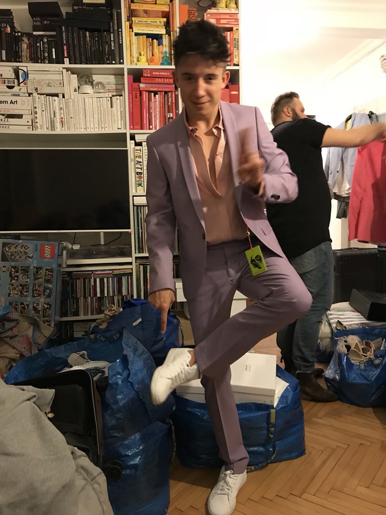 kwiatkowskioff's tweet photo. dzień przed koncertami, przymiarki. Śmieszne to 😅 https://t.co/ihF3WrgdtB