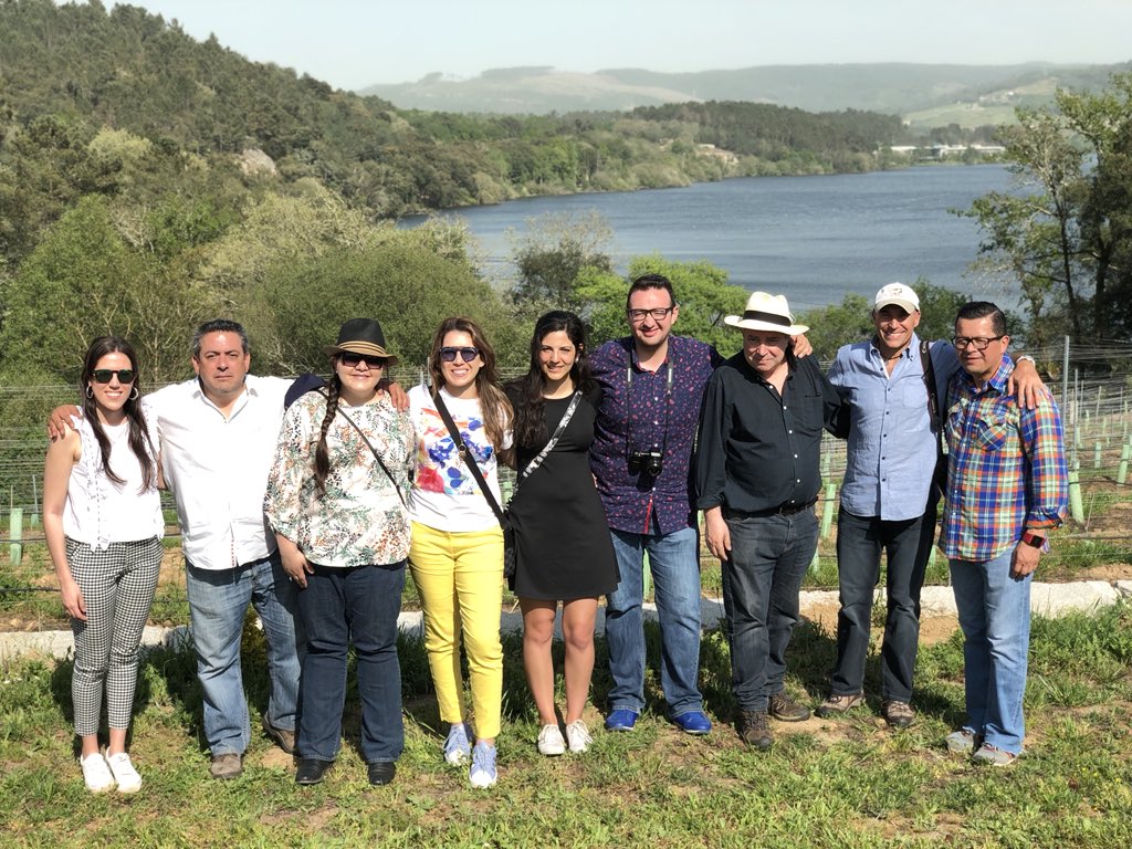 carlotamontoya's tweet photo. Las diferencias del suelo entre un valle y otro le regalan complejidad a los vinos del @CRDO_Ribeiro #DescubreRibeiro https://t.co/G8N1YP06XD