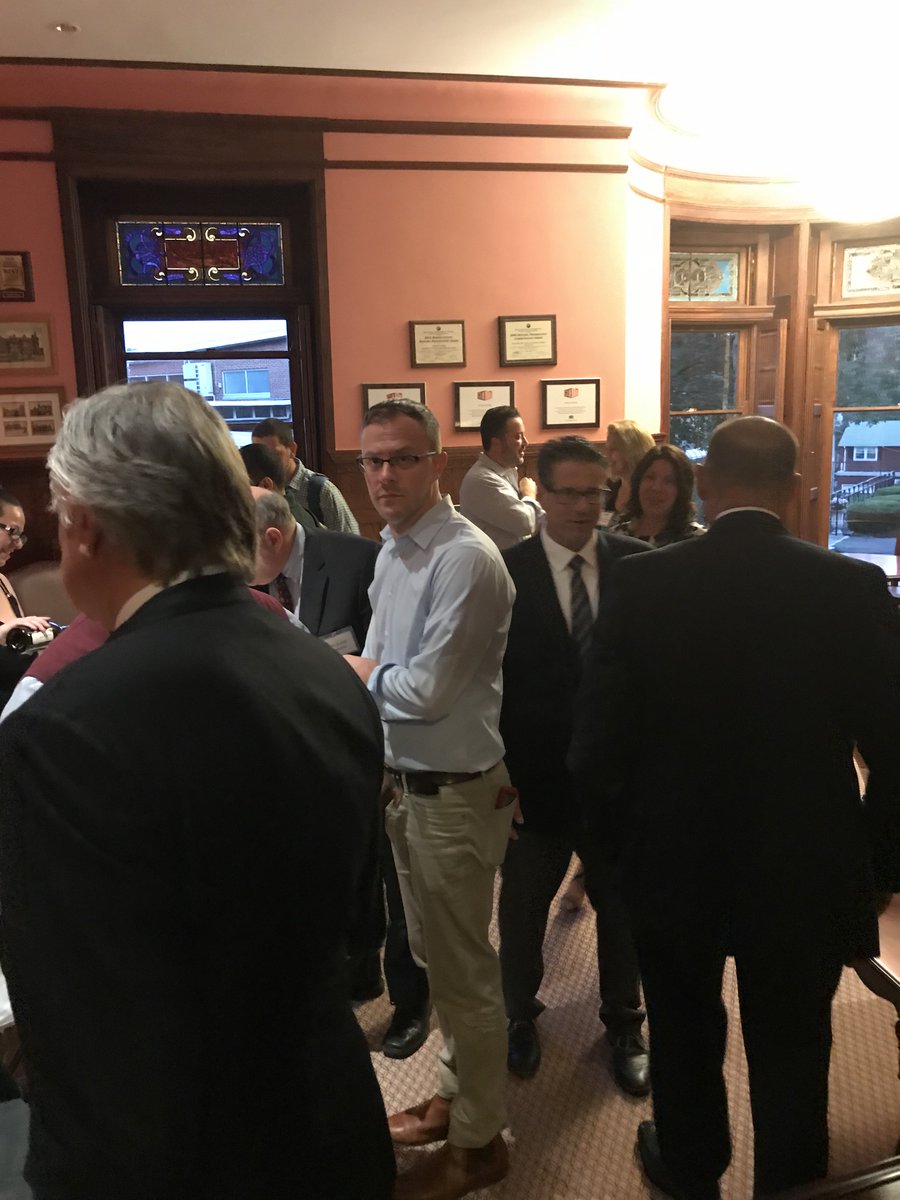 FelicianGradYes's tweet image. 2 days away...the Felician University Networking Social. Don't miss it. #BergenCounty #Rutherford #Networking #NJNetworking #Felician #FelicianAlumni #Wine #Cheese