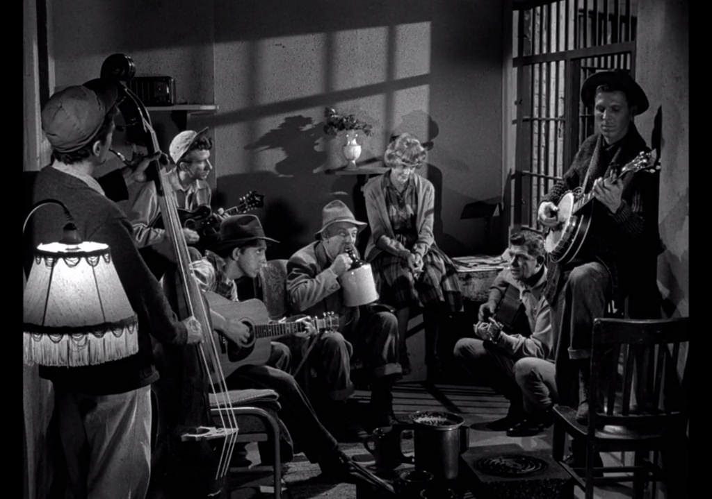 BGJamboree's tweet image. What's your favorite song to pick when you gather with your friends?
#StoneWallsStealBars #BluegrassJam #TheBluegrassJamboree