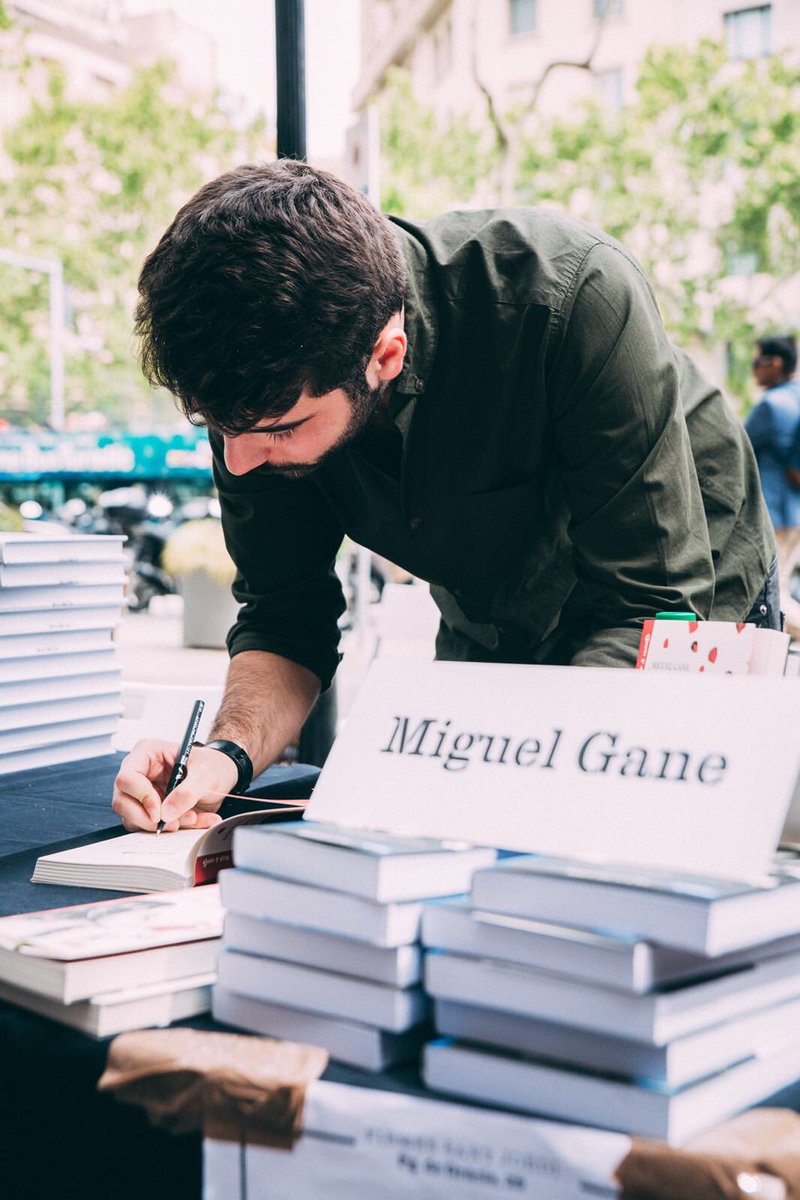 miguelgane's tweet photo. Gracias #BARCELONA.
Gracias #SantJordi.🌹

Leed. Vivid. Y sentid. 

#GiraYaBailas

📸: Víctor Kenzo. https://t.co/mvj62d65he