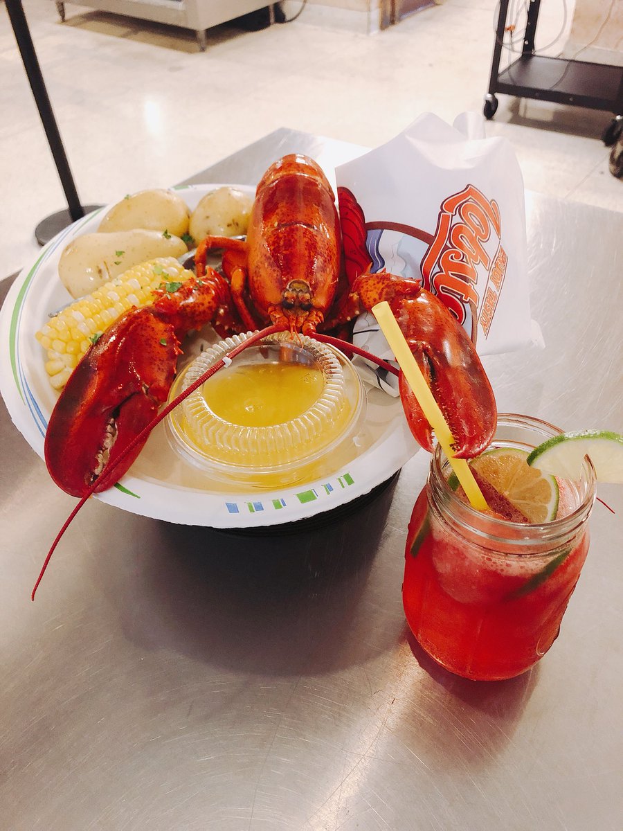 MikeatMac's tweet photo. McElroy is bringing a #tasteofsummer tonight!! Come in for #lobsterdinner & #raspberrylimerickey #summeriscoming☀️ @bc_dining https://t.co/iiFPhpIx60