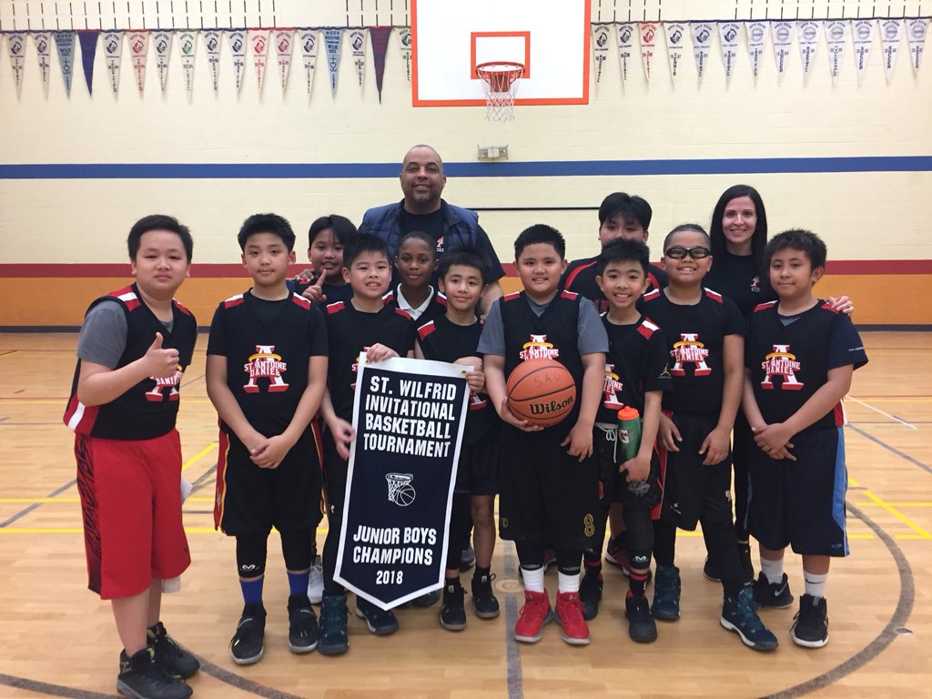 RogerMoore23's tweet photo. Congrats to the JrBoysbball team for winning their Divisional finals in thrilling fashion!!#goangelsgo🏀💯 https://t.co/JvywRRpr3p