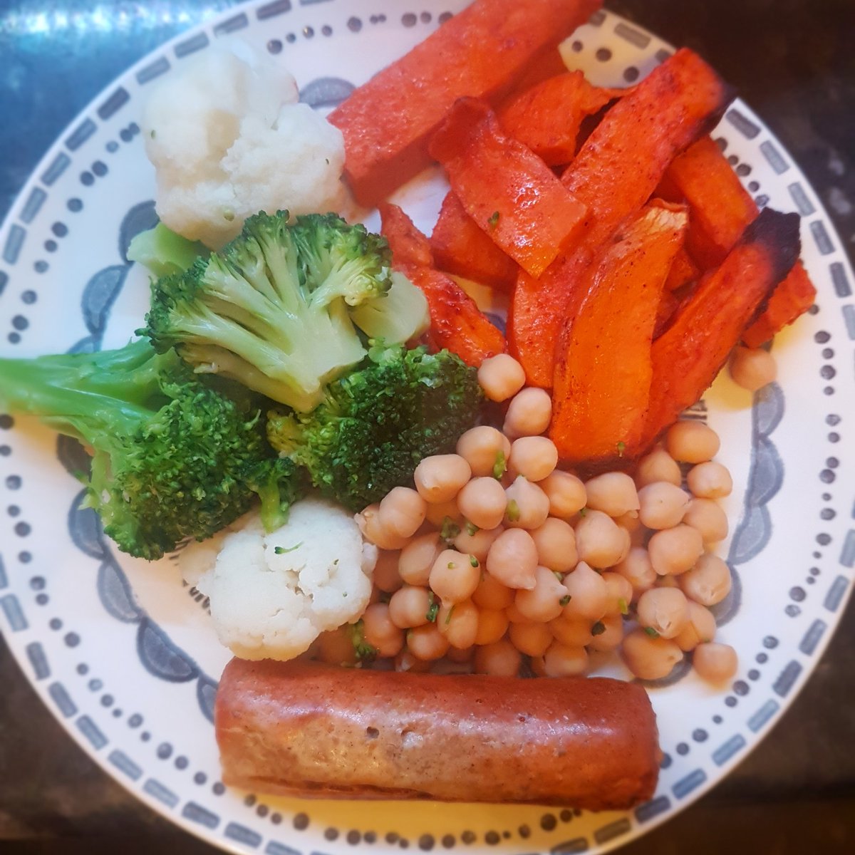 Allergic_Foodie's tweet photo. My post wod meal 🏋 crossfit snatch's make me hungry! 
Unfortunatly I have to choose between the @quorn_uk sausages, either gluten free or vegan, as the vegan have gluten in them and the gluten free have egg
As I have an allergy to gluten I can't have the vegan ones 😔
 #crossfit https://t.co/6jDJJqjIb4