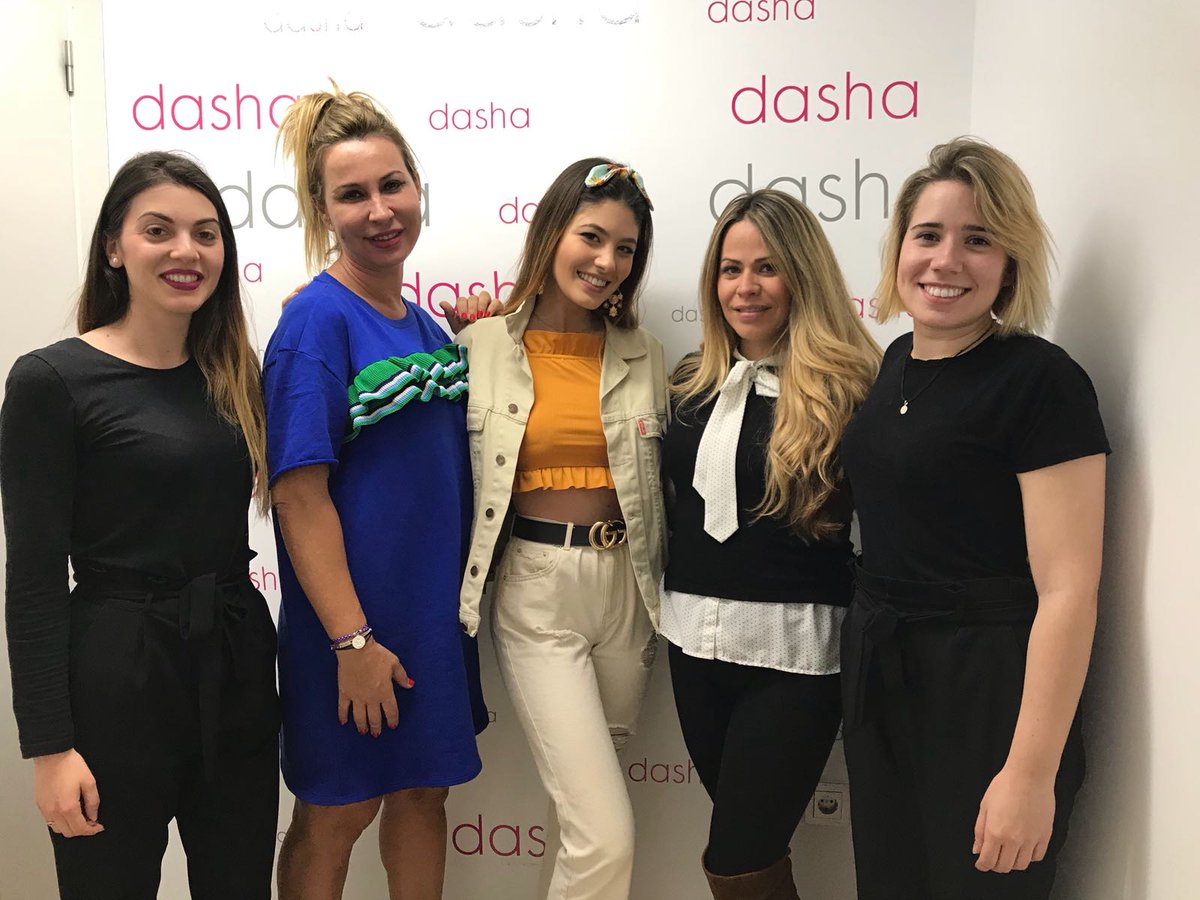 ClinicaDasha's tweet photo. Hoy en Clínica Dasha Elche hemos tenido el placer de recibir a una gran #influencer @sarafructuoso_ para realizarse la #depilacionlaser con #medicosoprano #indoloro #todotipodepieles #bellezadecalidad #ClinicaDasha Sara eres maravillosa, gracias por tu visita y hasta pronto!! https://t.co/v2mn8u5ZM4