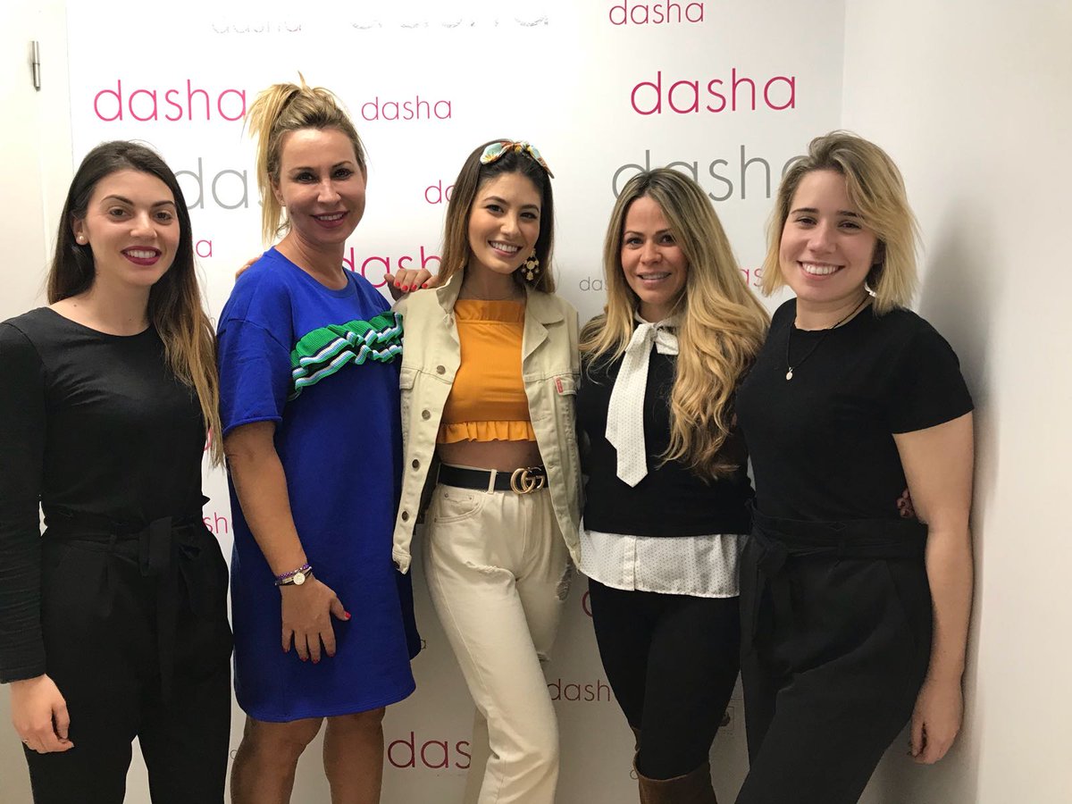 ClinicaDasha's tweet photo. Hoy en Clínica Dasha Elche hemos tenido el placer de recibir a una gran #influencer @sarafructuoso_ para realizarse la #depilacionlaser con #medicosoprano #indoloro #todotipodepieles #bellezadecalidad #ClinicaDasha Sara eres maravillosa, gracias por tu visita y hasta pronto!! https://t.co/v2mn8u5ZM4