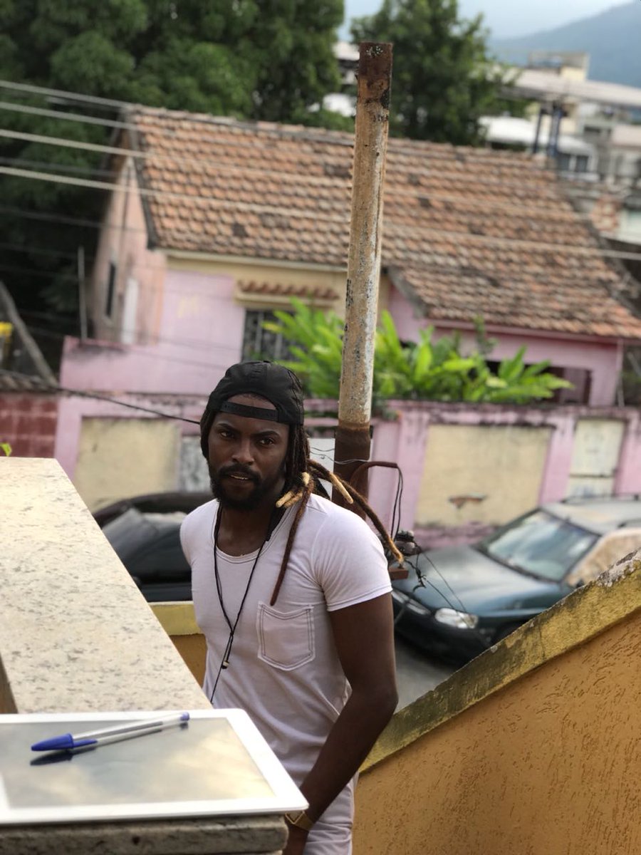 dreadsshoock's tweet photo. Quando vc fala q vai ir embora ,aí ela fala ,amor tem Strogonoff de frango .
🤣 https://t.co/tV7UFXEMEp