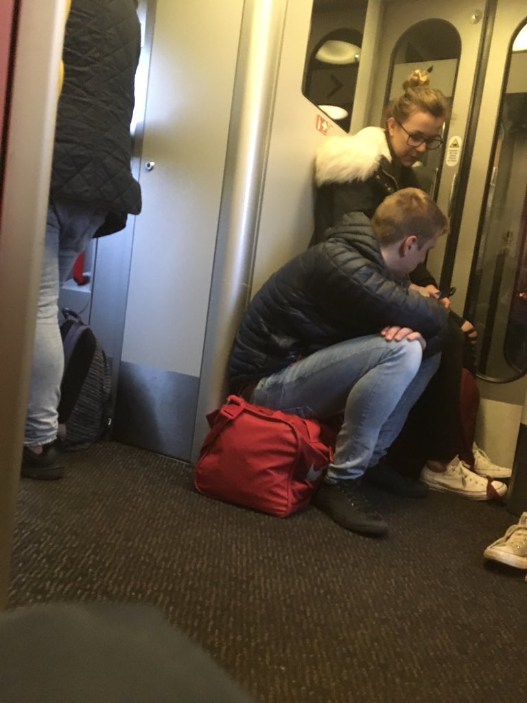raja_hm's tweet photo. Wifi users 😂 seat available but still ! #britishian https://t.co/EJHkeyBIWy