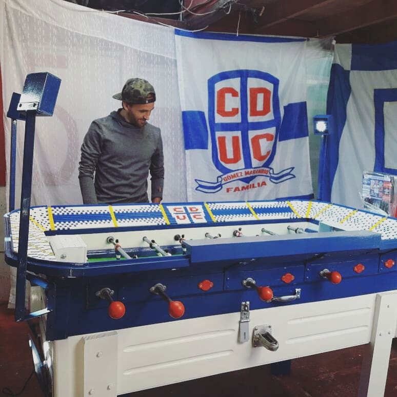 RodrigoGomez_9's tweet photo. UN TREMENDO LOGRO CONSEGUIDO HOY!!
JOSE PEDRO FUENZALIDA me Compro el Primer Taca Taca Estadio San Carlos de Apoquindo creado en Chile 🇨🇱 100% artesanal⚪️🔵 Muchas Gracias por valorar mi Trabajo Chapita! #LosCruzados #TacaTacaEstadioUC  pd: se vienen mas Taca Taca Estadios! https://t.co/nyruGE2q0Q