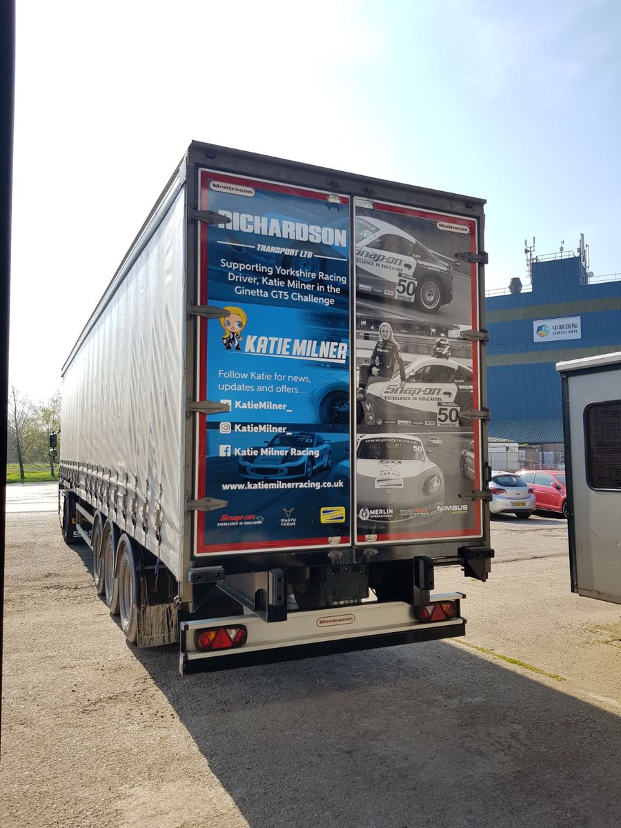 KatieMilner_'s tweet photo. How cool is this!! The perfect way for our 2018 Partners to get their name out there 💥🙋🏼‍♀️

Make sure you keep your eye out for @rtransportltd Trucks up and down the UK 👀🚚

@Snapon_Tools @wagyufarms @motordriveseats @Radmankirbs @GinettaCars

#girlsontrack #racing #trucks https://t.co/g1vKLvbJRe