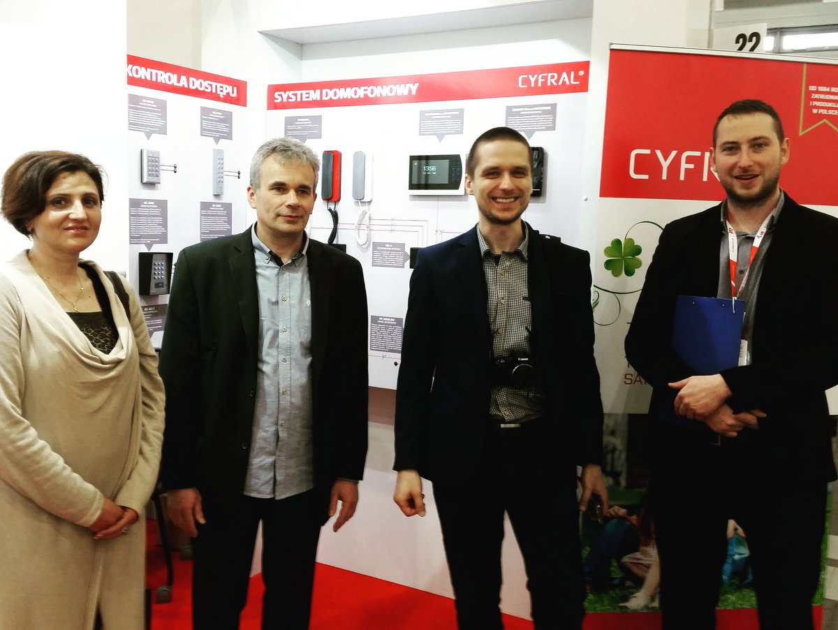 CyfralPolska's tweet photo. #cyfral #securex #ekspertbudowlany #wnętrza #domofony #nieruchmomosci #budownictwo #instalacje #montaza #smart #naczerwonymdywanie https://t.co/NVygPFraYC
