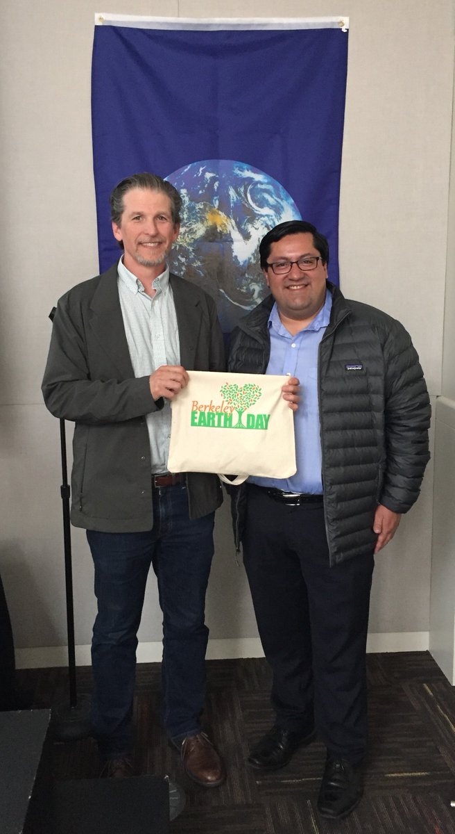 MartinRBourque's tweet photo. TNX #Berkeley Mayor @JesseArreguin for supporting people and the planet #EarthDay. For this Year's Earth Day Focus on Preventing #PlasticPollution City Council is proposing a #DisposableFreeDining Ordinance! #BerkeleyUnpackaged #BreakFreeFromPlastic https://t.co/QD0y5hyXPf
