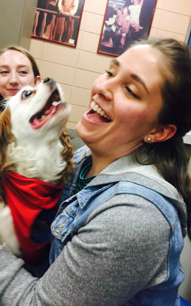 beffernykier's tweet photo. @PittBradford #graduatedbutstillstressed #senddogs https://t.co/QwTaQ7GI83
