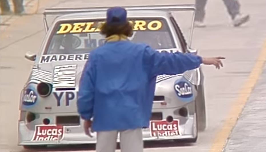 fgracing18's tweet photo. Miguel Ángel Guerra ingresando a boxes en Concordia. TC 2000 1992.
@Lukitasguerra @vwargentina @YPFoficial @TC2000online https://t.co/1lQGbXNXJp