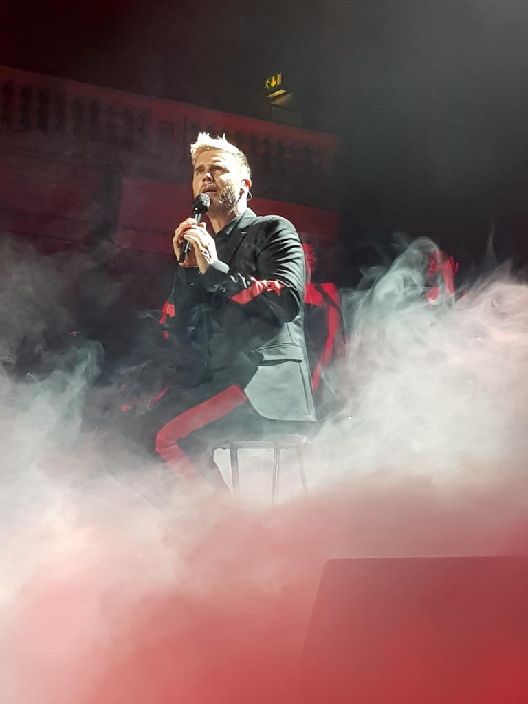 Thank you for two incredible evenings at #hullcityhall <a href="/GaryBarlow/">Gary Barlow</a> and the entire band. Amazing show. #gbsolo2018