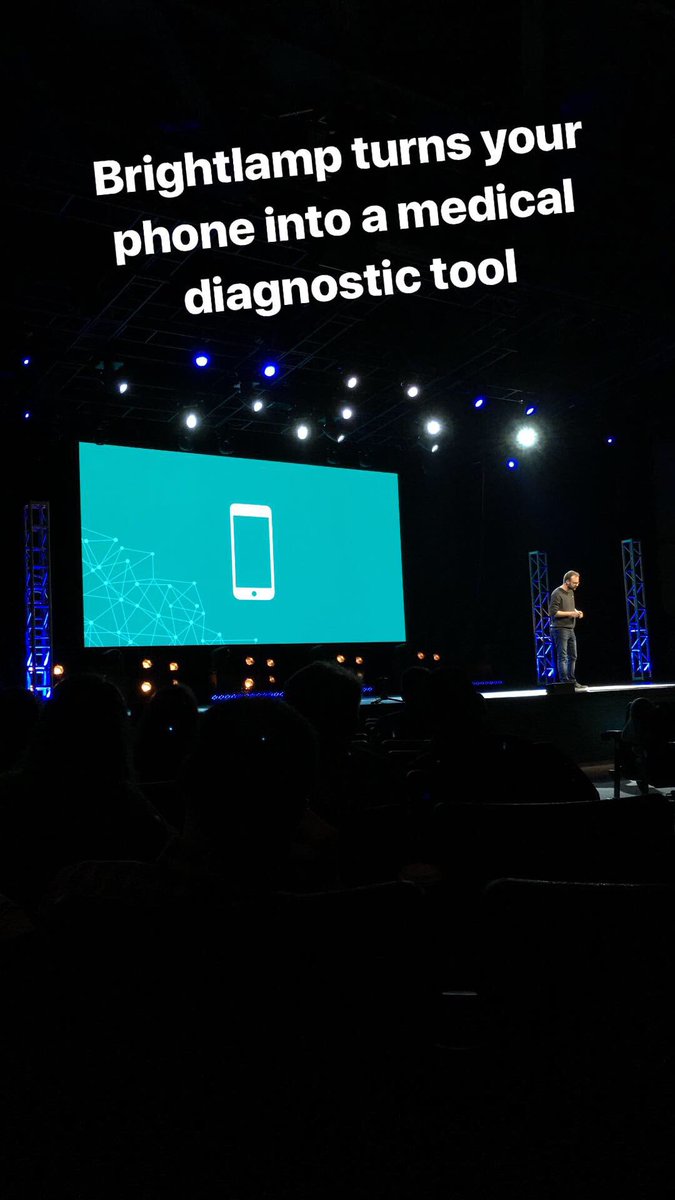 OceanPrograms's tweet photo. Up next: Brightlamp — a technology that turns your phone into a diagnostic tool. Medically mobile.
.
.
.
#brightlamp #OceanDemoDay #MedicallyMobile https://t.co/0d0sWWGIjT