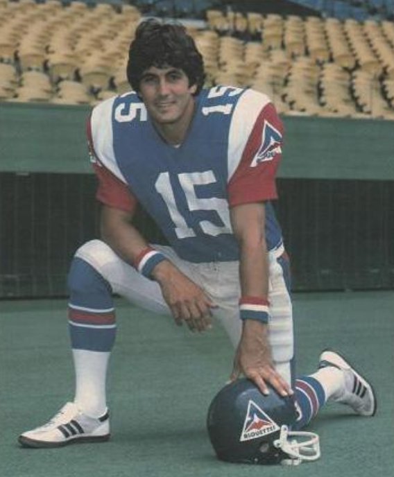Happy birthday to former and NFL quarterback Vince Ferragamo, who turns 64 today 
