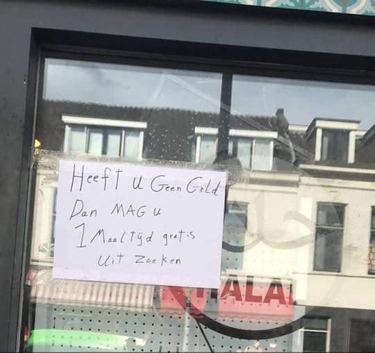 Mooi he, dit hangt bij een Islamitische slagerij in Utrecht (Damstraat 32). Eigenaar is van Syrische afkomst. Dit soort dingen verwarmen mijn hart ❤