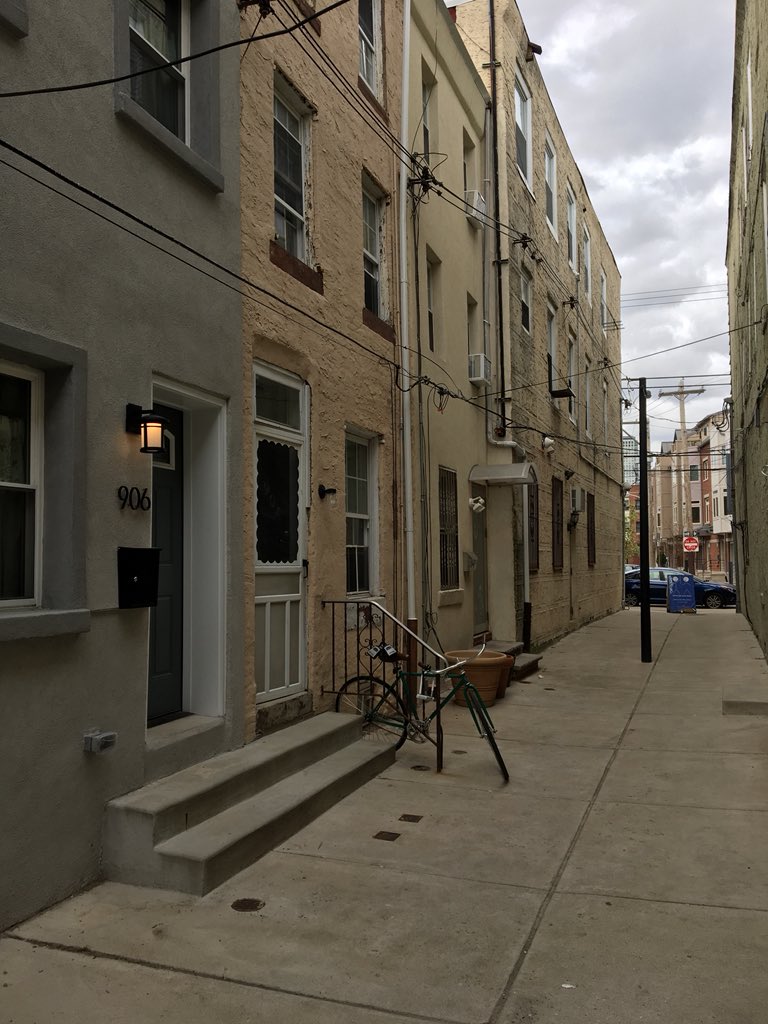 JonasMcivitas's tweet photo. These alley houses are all within a block of each other near @italianmarket ... Crystal clear contrast between building for #humanscale vs #citiesforcars https://t.co/RVa6eLysBC