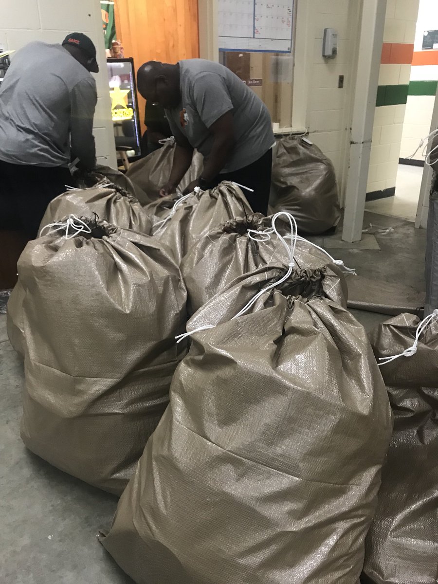 Equipment_Man's tweet photo. Awesome day hanging with @teamEQUIP packing their #RiddellRecon 🏈 Tons of energy and excitement and looking forward to @HCWillieSimmons lead this great program! #FAMUly #Strike18 #Rattlers https://t.co/3OUcipt0Vt