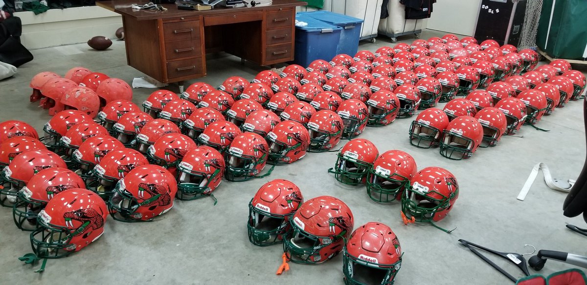 Equipment_Man's tweet photo. Awesome day hanging with @teamEQUIP packing their #RiddellRecon 🏈 Tons of energy and excitement and looking forward to @HCWillieSimmons lead this great program! #FAMUly #Strike18 #Rattlers https://t.co/3OUcipt0Vt