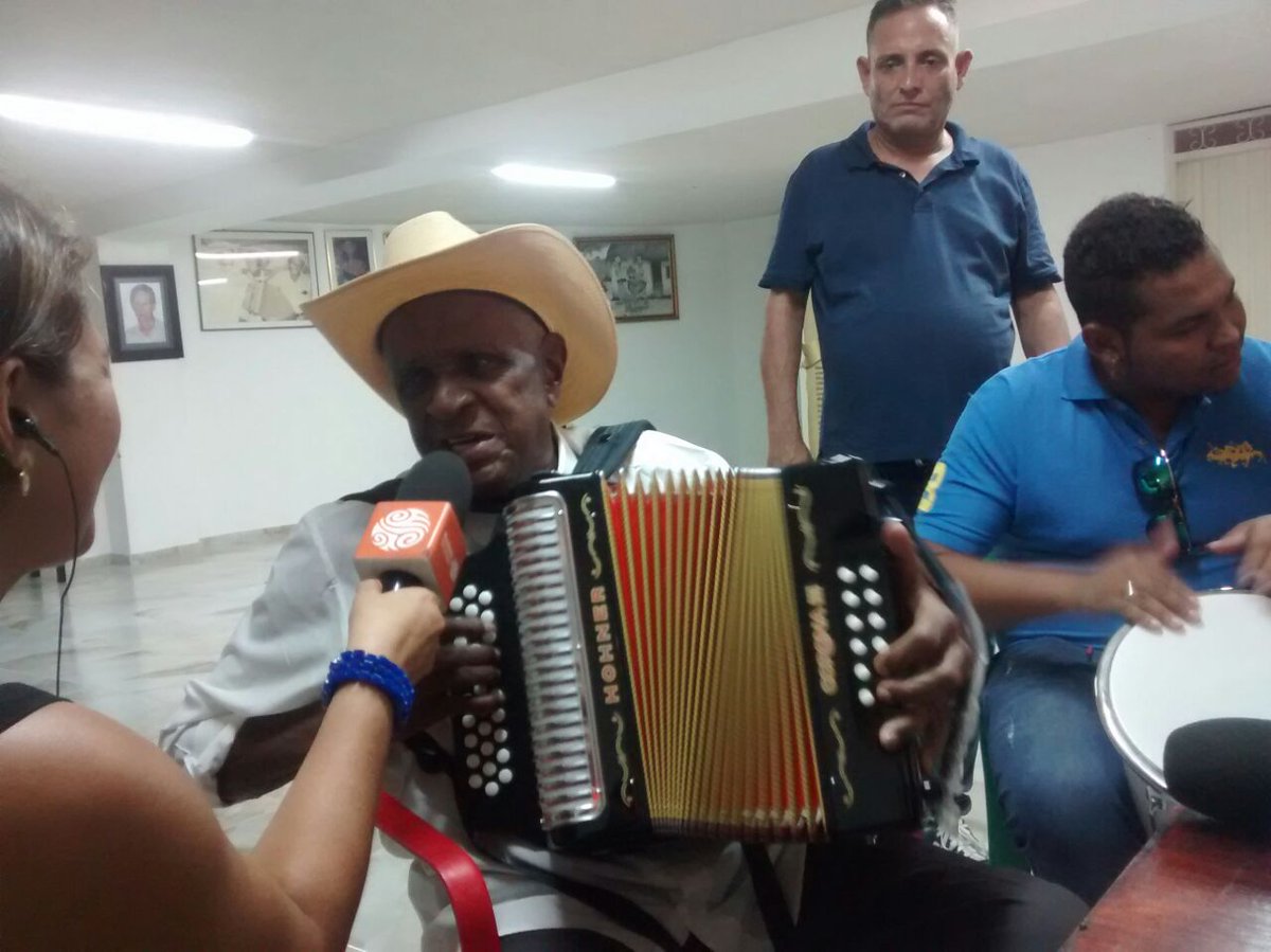 FPDEACORDEON's tweet photo. Transmisión en vivo entrevista Deysa Rayos al Maestro Nafer Durán por @RadNalCo #yomegozoelfestival https://t.co/6UH6WDE6D8