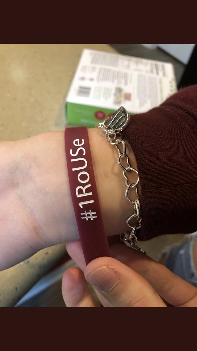 AttieCraig's tweet photo. one week left to get bracelets!! they are $2 https://t.co/7xwwWRgSWj