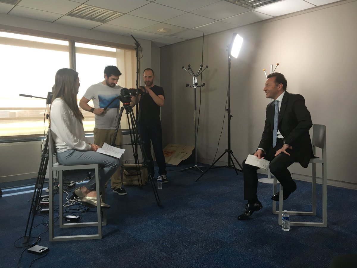 Grande concentration pour les speakers du Sud Est ! CHUTT 🤐ne dites à personne que le film est sélectionné à Cannes 🎬<a href="/ChateletRichard/">CHATELET RICHARD</a> <a href="/ColombuYves/">Colombu</a> <a href="/ValerieGodard73/">Valérie Godard 🎀</a> François Boudry <a href="/SophieCharmant/">sophie charmant</a> <a href="/vanessa_oculi/">Vanessa Oculi</a> <a href="/Coline_Arnould/">Arnould Coline</a>