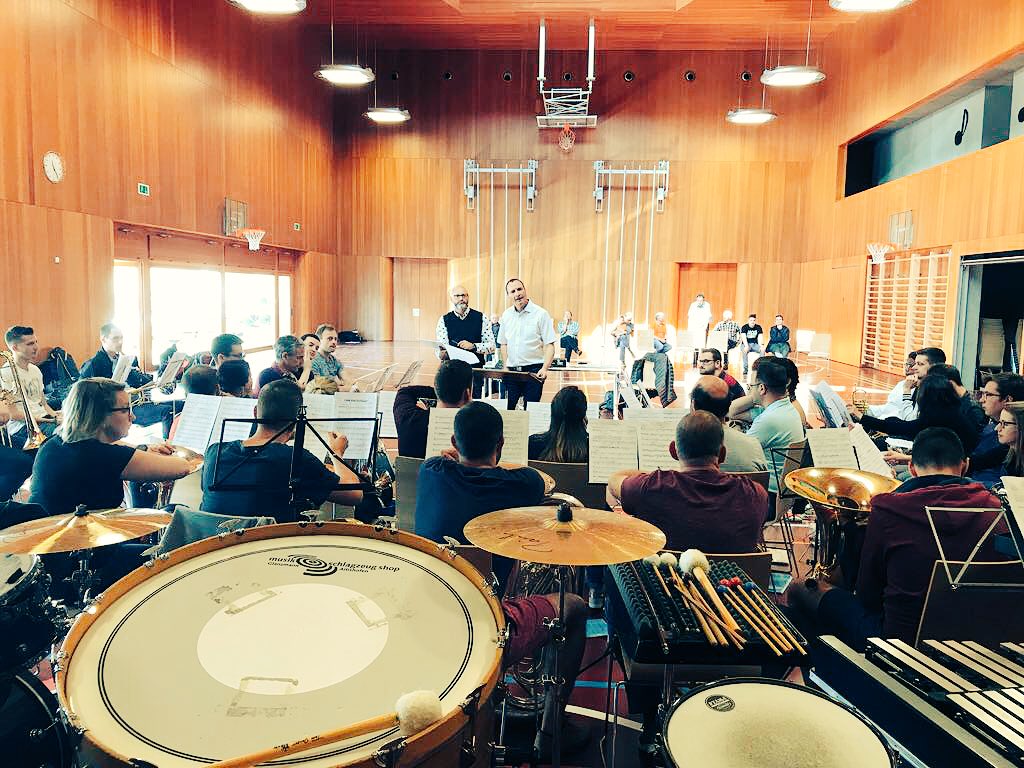 La préparation pour le Championnat d’Europe bat son plein. Merci à notre directeur invité Martin Winter pour le superbe travail et intensif effectué ce week-end 🎺🎶😋#utrechtbrass #ebbc #ebbc2018 #valaisiabrassband #switzerland #valais