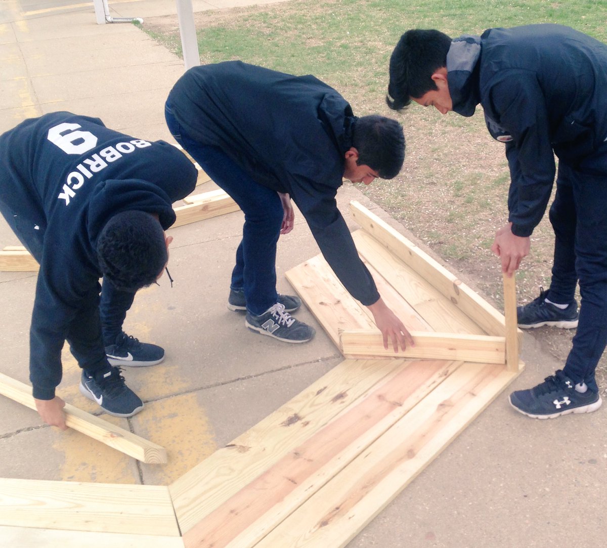 stemnchs's tweet photo. Stem PBL...communtiy benches project. #AACPSAwesome #stemaacps https://t.co/a5L5ZeD3Yv