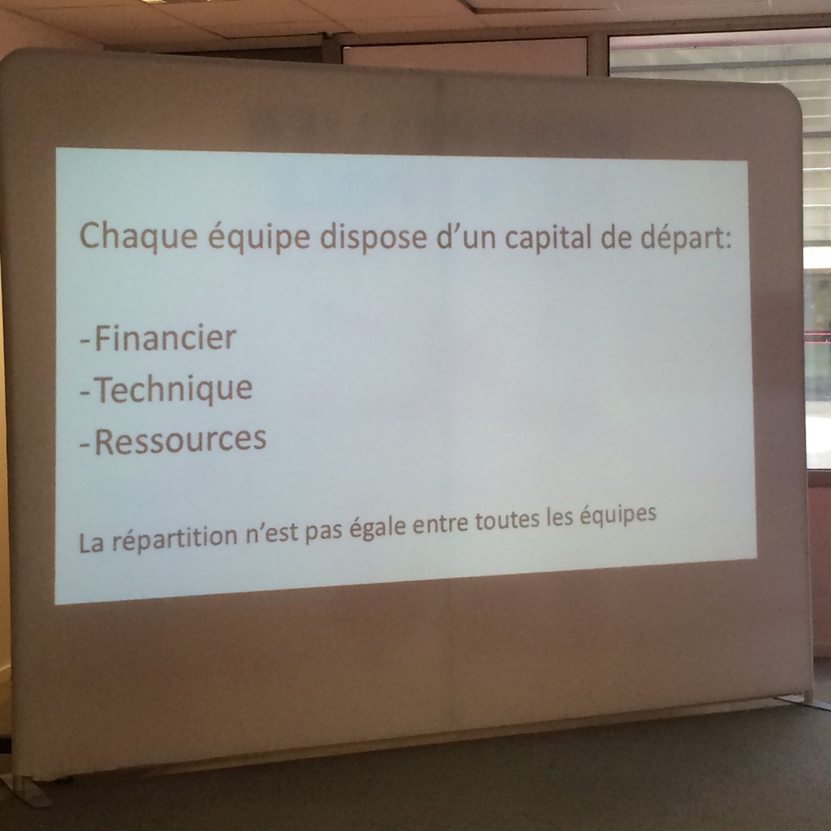 SophMomo's tweet photo. Explication des règles du #BusinessGame @IAEStartupLab #HowToGetAwayWithMoney https://t.co/i1sWKybAXA