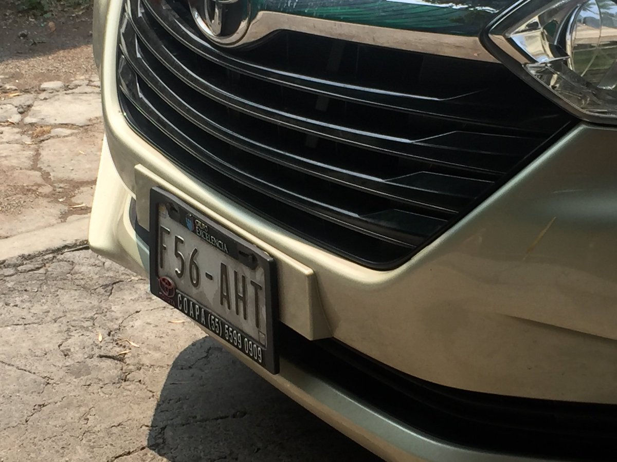 TaniaEstebanJi's tweet photo. .@Del_Iztapalapa este carro siempre tiene relaciones sexuales afuera de nuestra casa. Por favor haz algo. Ya hemos llamado varias veces a la patrulla y nada. https://t.co/4NEtFLQnm2