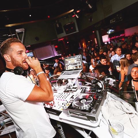 atlargebookings's tweet photo. #saturdaynight 4/28 @skamartist @vinnyvinsane returns to @ShrineFoxwoods ๐ฅ #skamlife โ๏ธ๐๐ฏ #vinsane ๐ต๐ #BachelorNation https://t.co/x2duoVZkOn