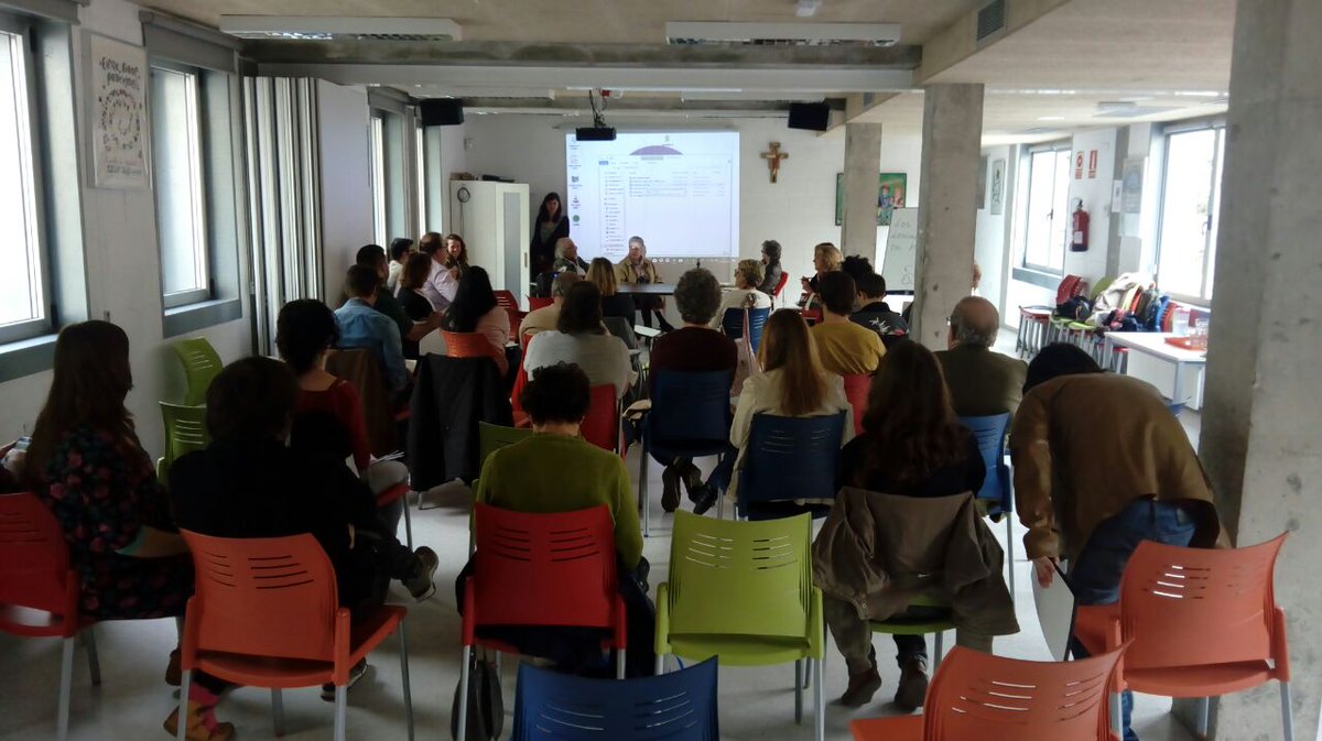 El sábado estuvimos en la <a href="/ScoutHostel/">Scout Madrid Hostel</a> en la Jornada de cooperativismo de Moratalaz organizada junto a la #OficinaDeEconomíaSocial.
No podemos estar más felices.
GRACIAS.

#medialabprado #experimentadistrito #reencuentros #mediación #moratalazmola #ymucho