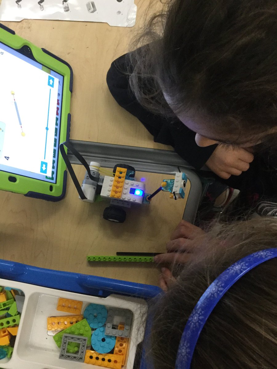 EKirkSTEM's tweet image. It takes communication, collaboration and problem solving to build and code Milo, the LEGO WeDo robot. Mrs. Green’s 2nd graders are using their deeper learning skills to make it happen! @FRESWarriors #pcpsFRES @greenteacher09 #STEM @LEGO_Group